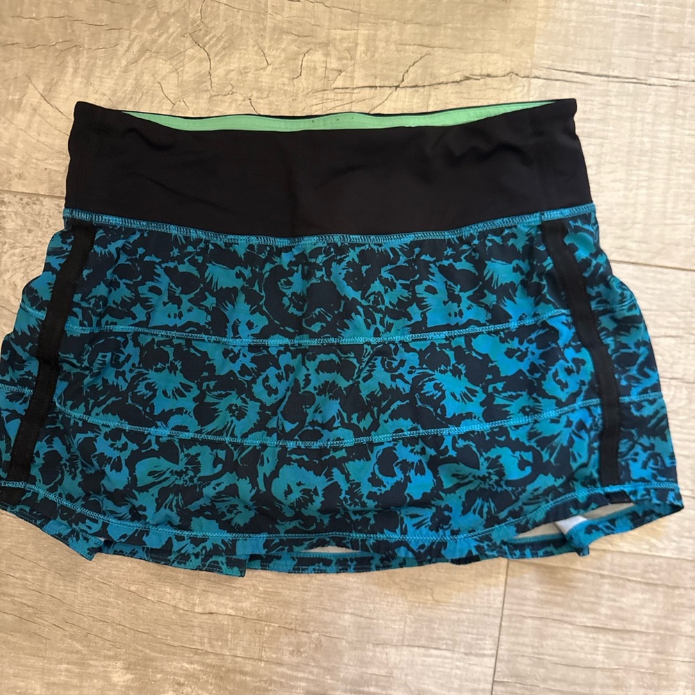 Lululemon Athletica Blue and Black pace rival skirt size 4